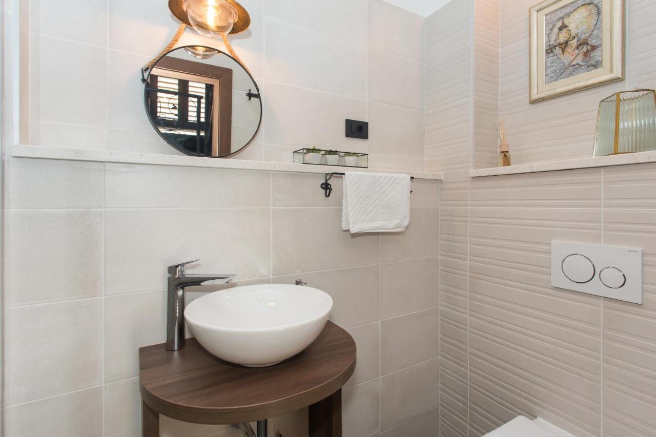 Amaizing Apartment Near Airport Kaštel Štafilić Buitenkant foto