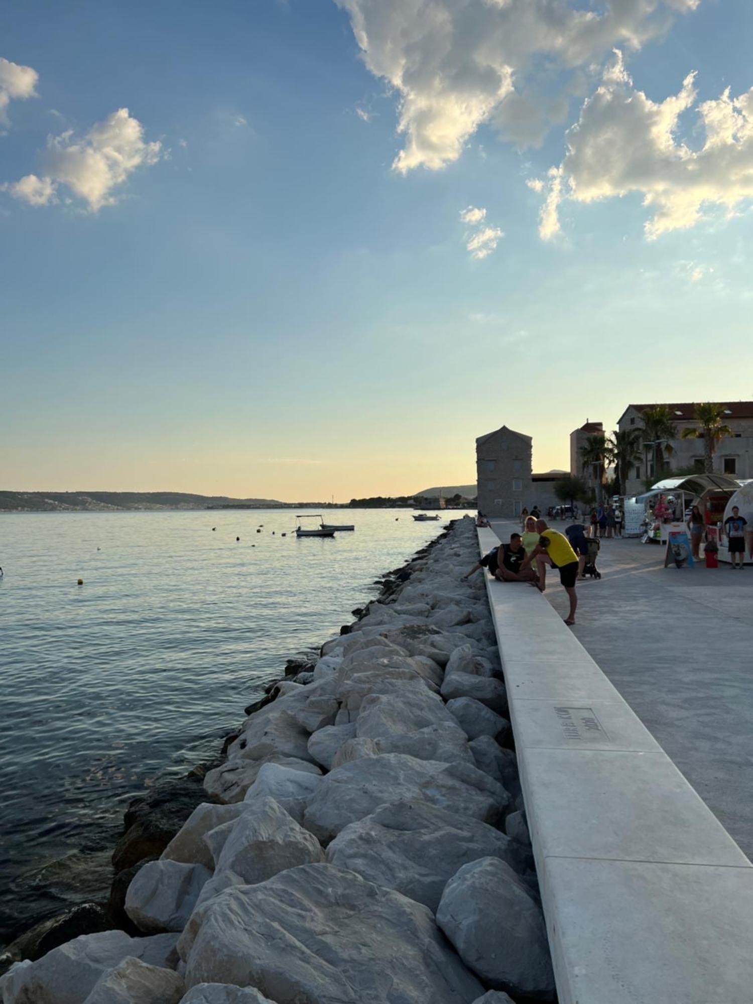 Amaizing Apartment Near Airport Kaštel Štafilić Buitenkant foto